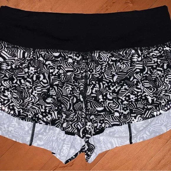 Lululemon Seawheeze Shorts - Picture 2 of 5